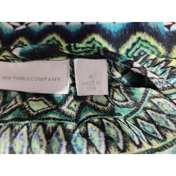 New York & Company Woman’s Medium Aztec Green Shirt. Short Sleeve light Weight - Picture 4 of 4
